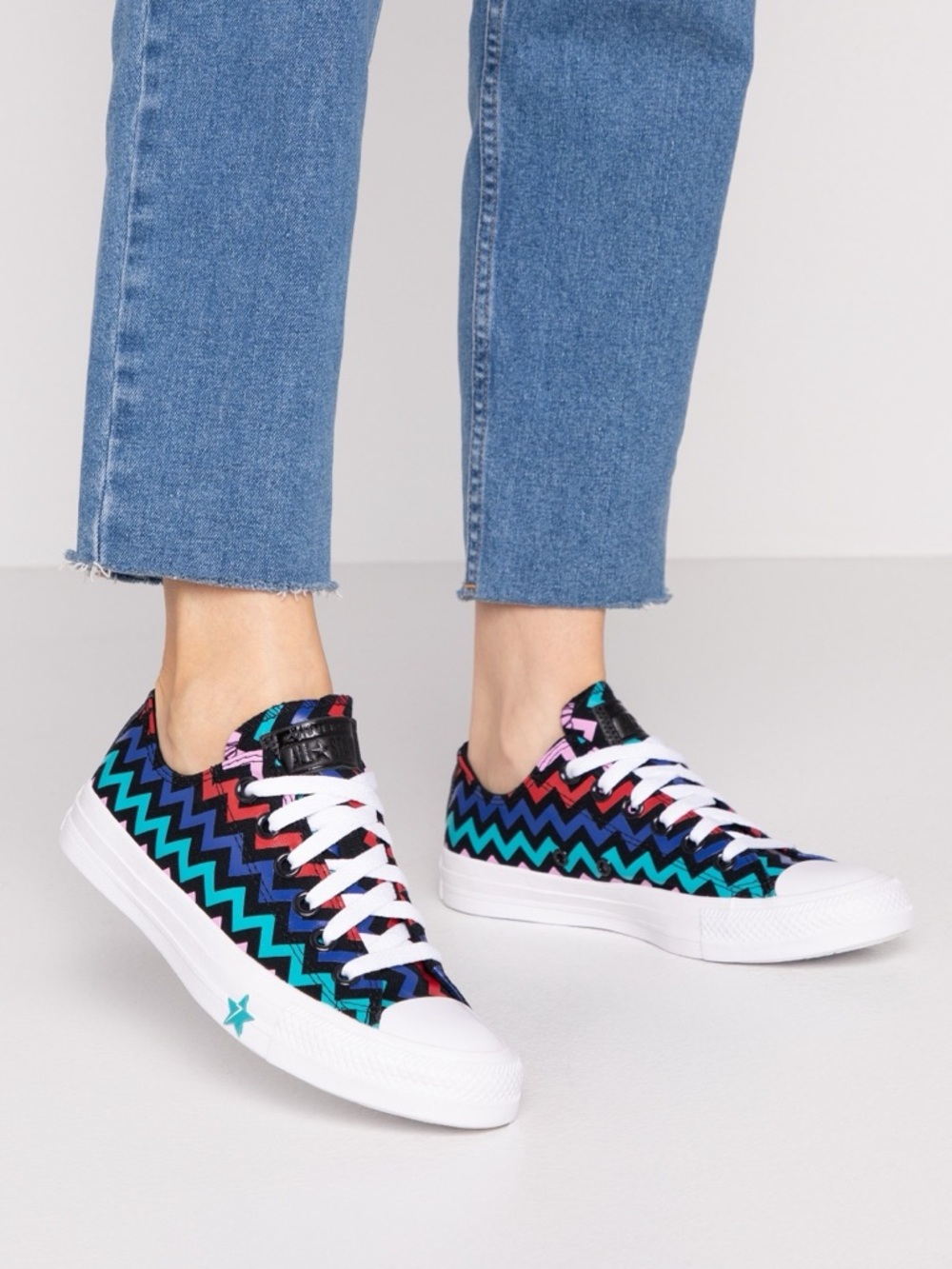 Converse Chevron Zigzag Low Top Sneakers - Multicolor